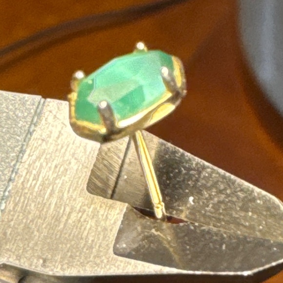 ONE Kendra Scott Grayson Gold Stone Stud Earring in Aqua Illusion Teal. - Picture 1 of 3